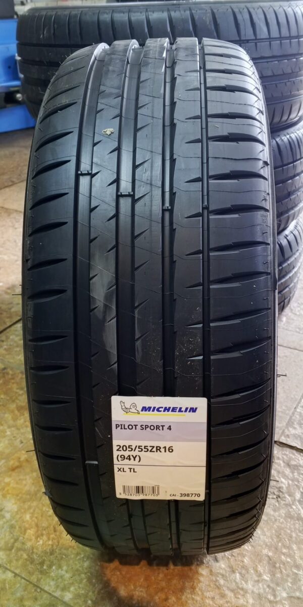 Michelin Pilot Sport 4 205/55R16