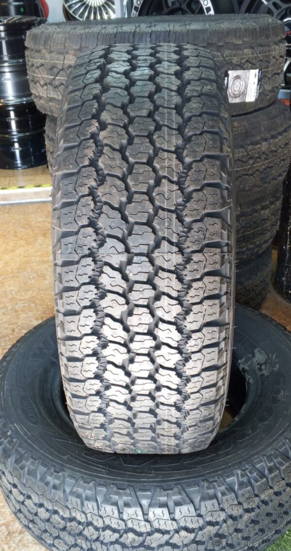 Goodyear 265/65R17