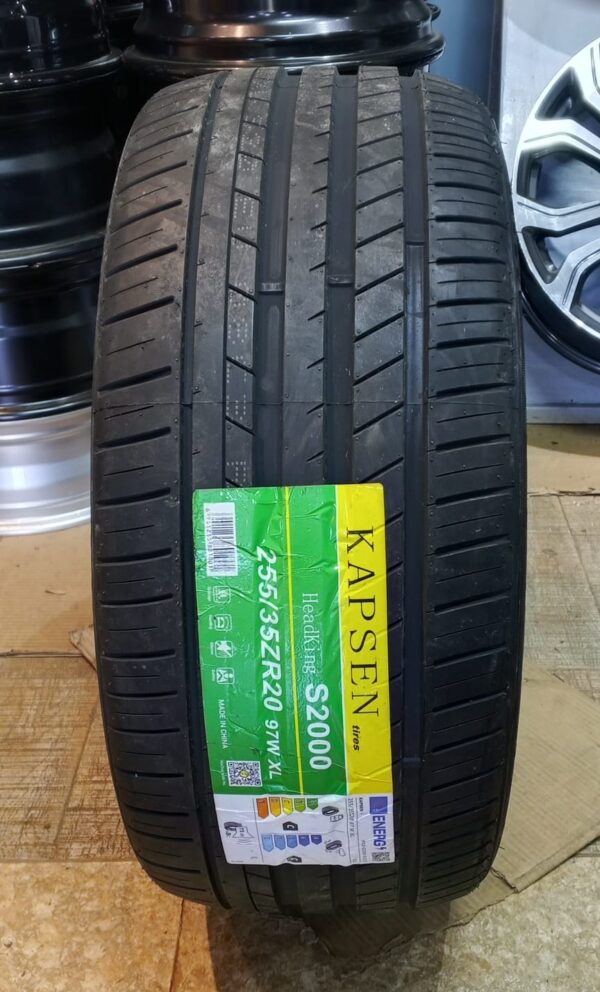 255/35r20 Kapsen