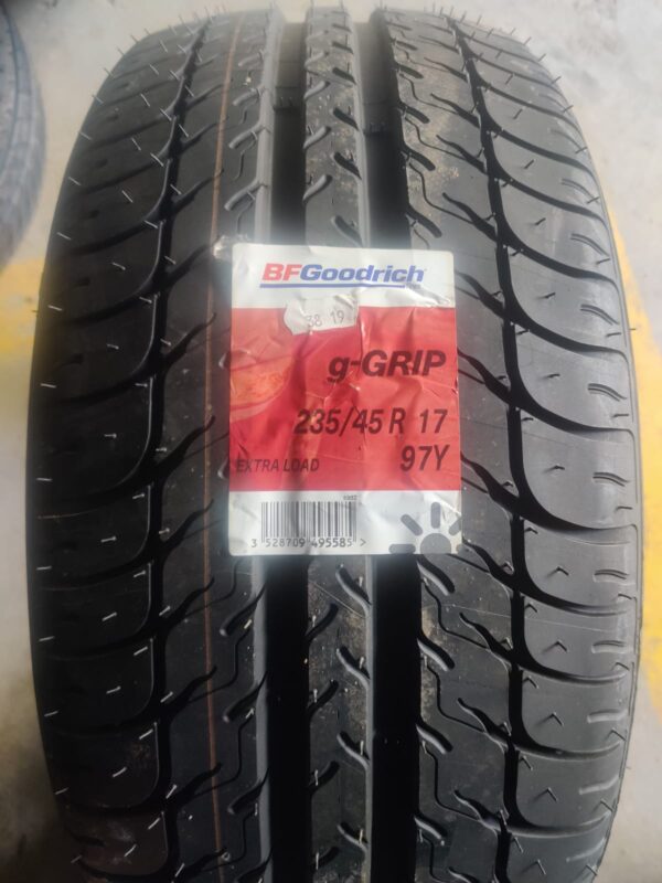 235/65R17 BF Goodrich Trail Terrain Tyres