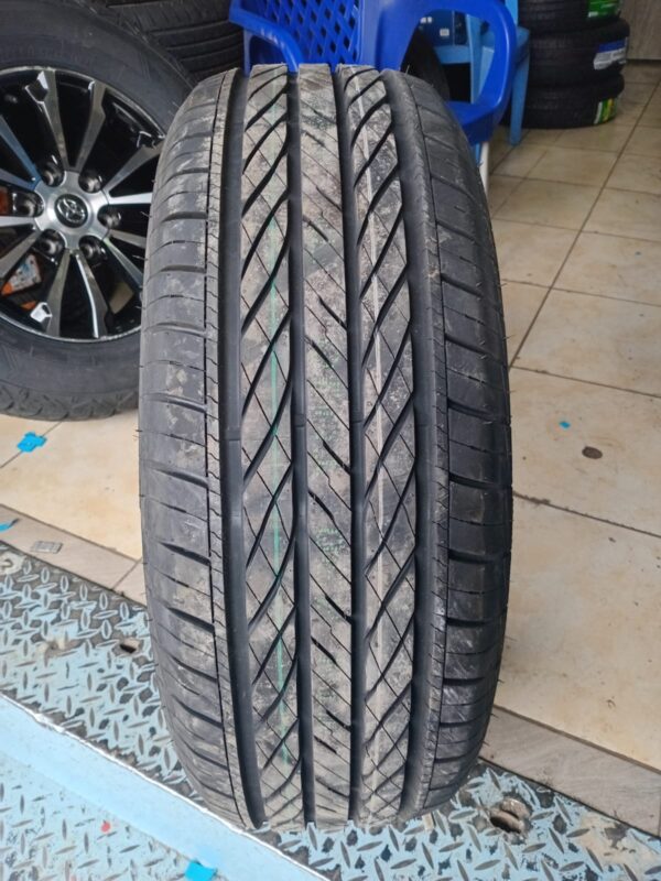 235/45r21 Maxtrek Maximus Tyres