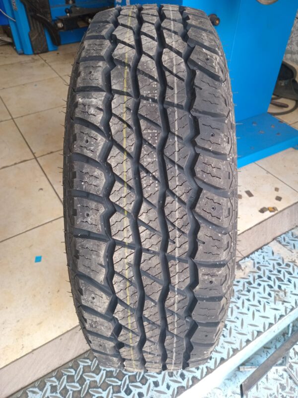 235/65r17 Roadking Tyres